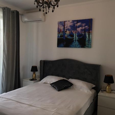 Lotus Blue Apartment Mamaia Bagian luar foto