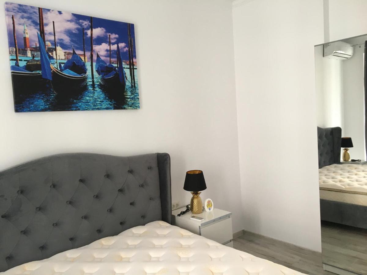 Lotus Blue Apartment Mamaia Bagian luar foto