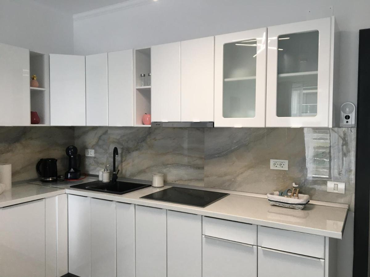 Lotus Blue Apartment Mamaia Bagian luar foto